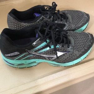 Mizuno running shoes